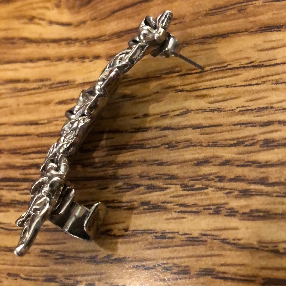 Earring/Ear Cuff - Picture 3 of 6